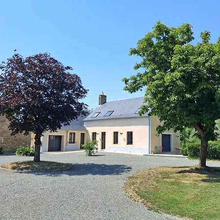 Holiday home La Hangottiere - Lumineux, Nature Et Etang Parennes